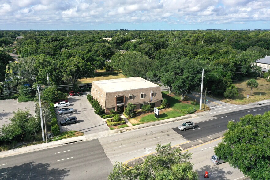 More Photos Of 3885 20th St, Vero Beach Office For Lease
