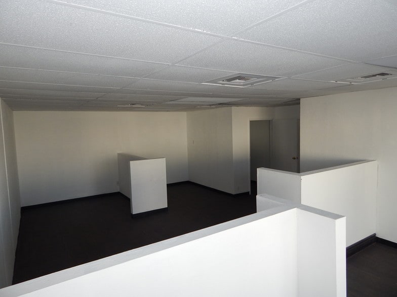 More Photos Of 2841 E Bell Rd, Phoenix Storefront Retail Office For Sale