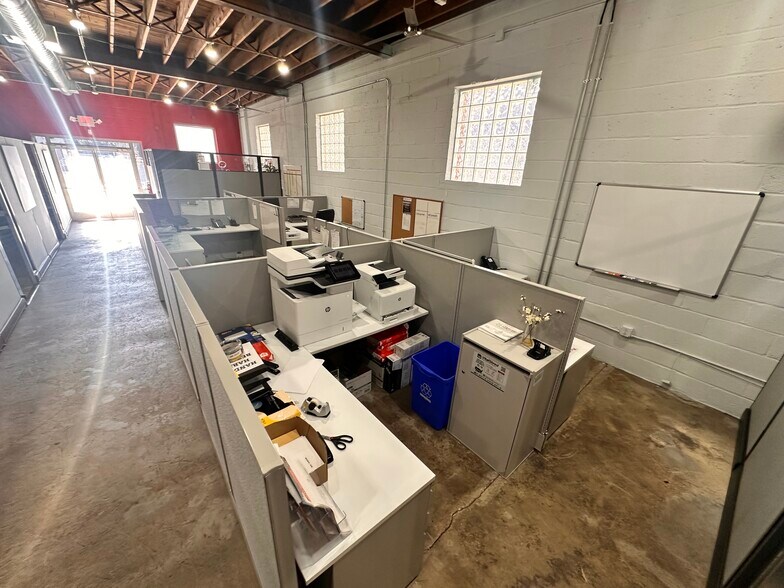 More Photos Of 1235 W Morehead St, Charlotte Office For Lease