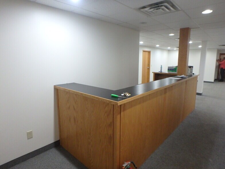 More Photos Of 112 E 5th St, Chaska Office For Sale