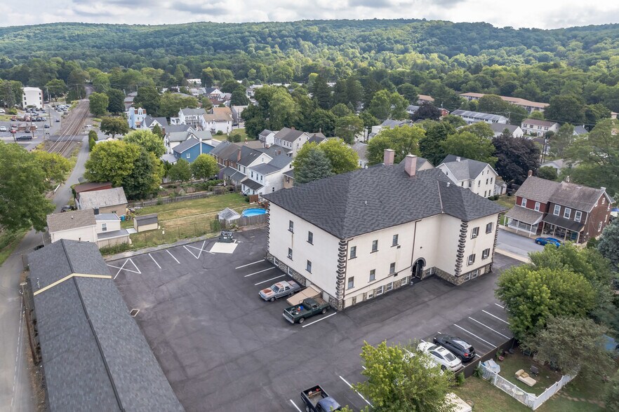 More Photos Of 353 Broad St, Emmaus Apartments For Sale