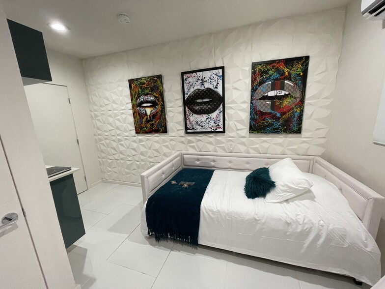 More Photos Of 1829 Fillmore St, Hollywood Hotel For Sale