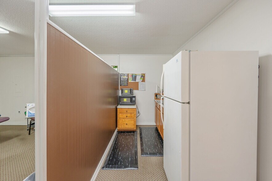 More Photos Of 1078 S Ferdon Blvd, Crestview Medical For Sale