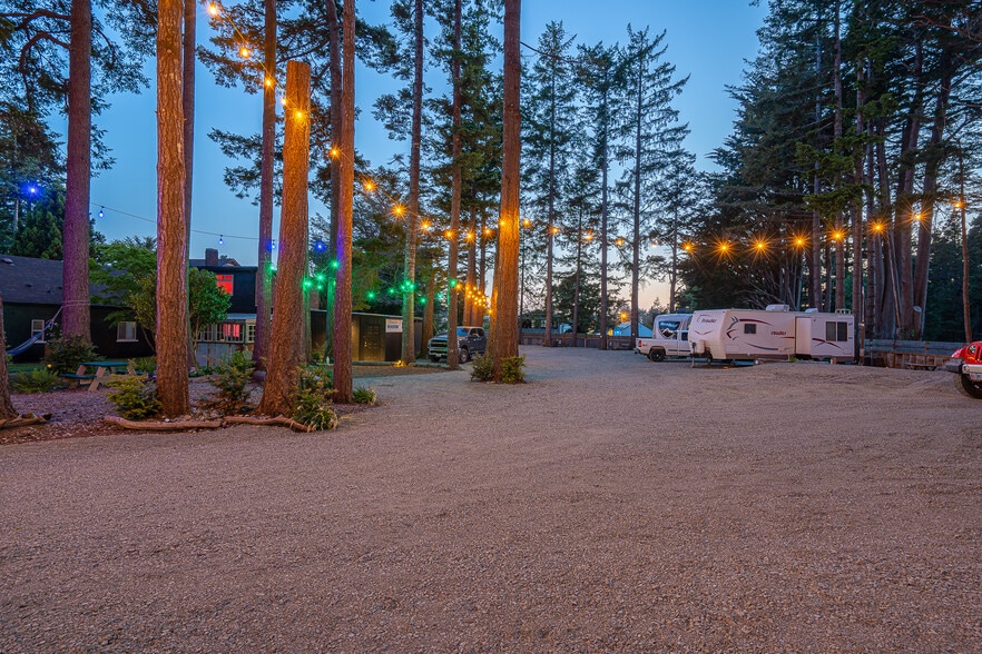 More Photos Of 1175 2nd St SE, Bandon Hotel For Sale
