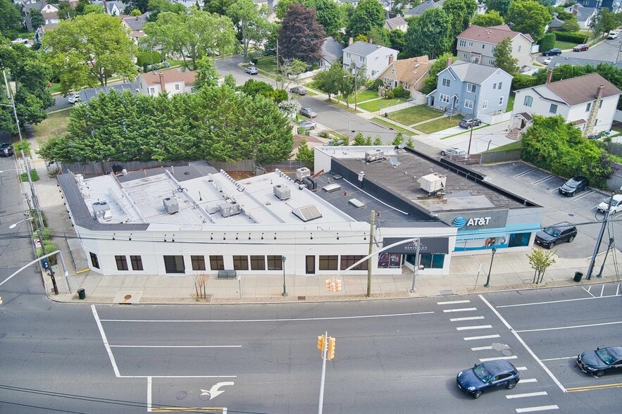 More Photos Of 190-196 Merrick Rd, Merrick Storefront For Lease