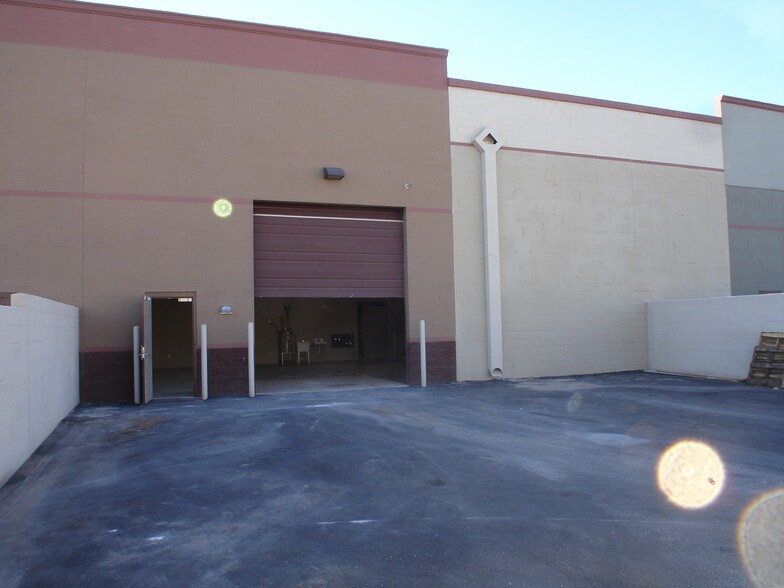More Photos Of 21505 N 78th Ave, Peoria Showroom For Lease