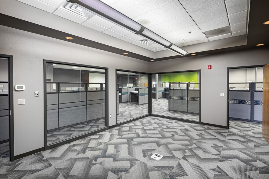 More Photos Of 921-929 Marthas Way, Hiawatha Light Distribution For Sale