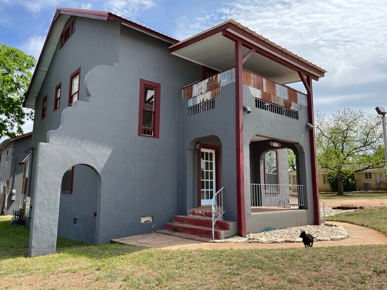 More Photos Of 1600 S Ford St, Llano Storefront Retail Office For Sale