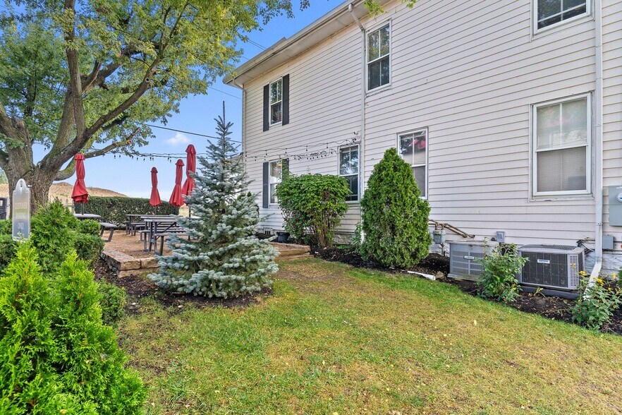 More Photos Of 1550 Lewis Center Rd, Lewis Center Freestanding For Sale