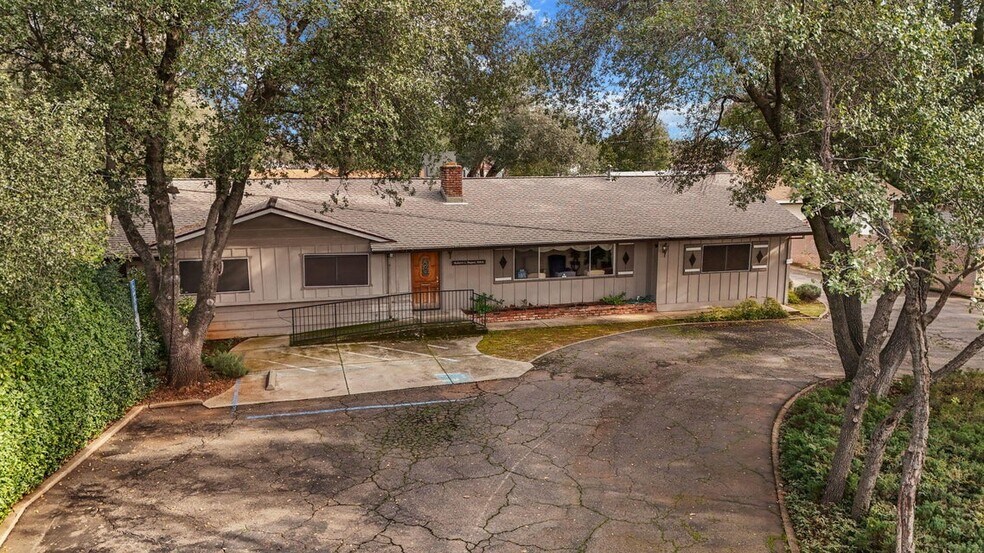 More Photos Of 2081 Victor Ave, Redding Office For Sale