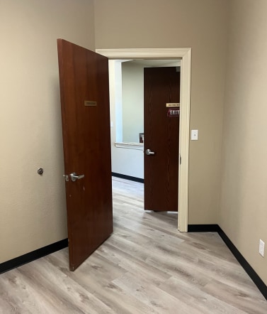 More Photos Of 7999 West Virginia Dr, Dallas Medical For Lease