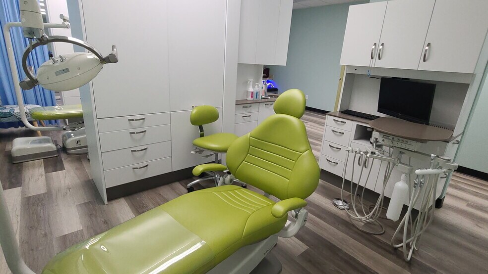 More Photos Of 17020 County Line Rd, Spring Hill Medical For Lease