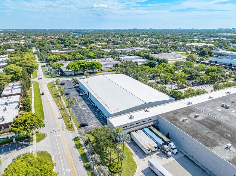 More Photos Of 198 Lock Rd, Deerfield Beach Warehouse For Lease