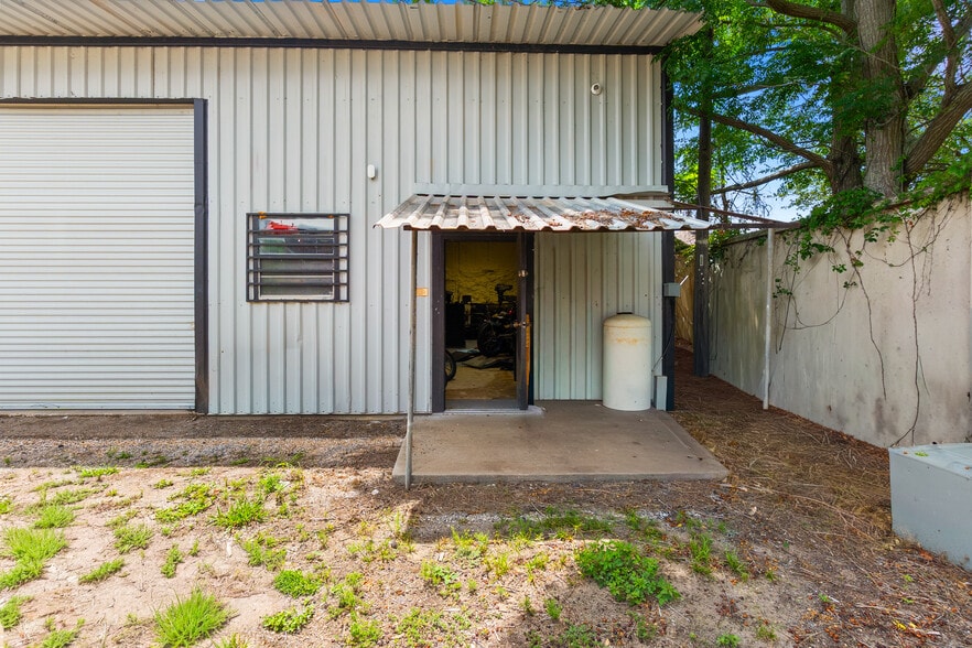 More Photos Of 15601 Old US Highway 441, Tavares Warehouse For Sale