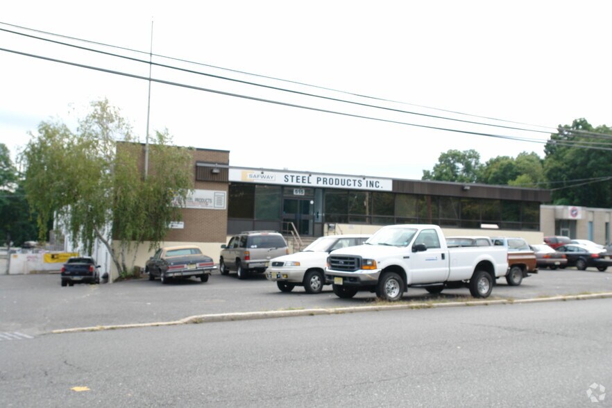 More Photos Of 515 N Michigan Ave, Kenilworth Warehouse For Lease