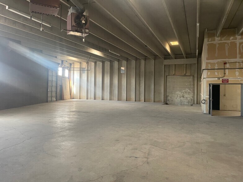 More Photos Of 1331 W Maple Ave, Denver Manufacturing For Lease