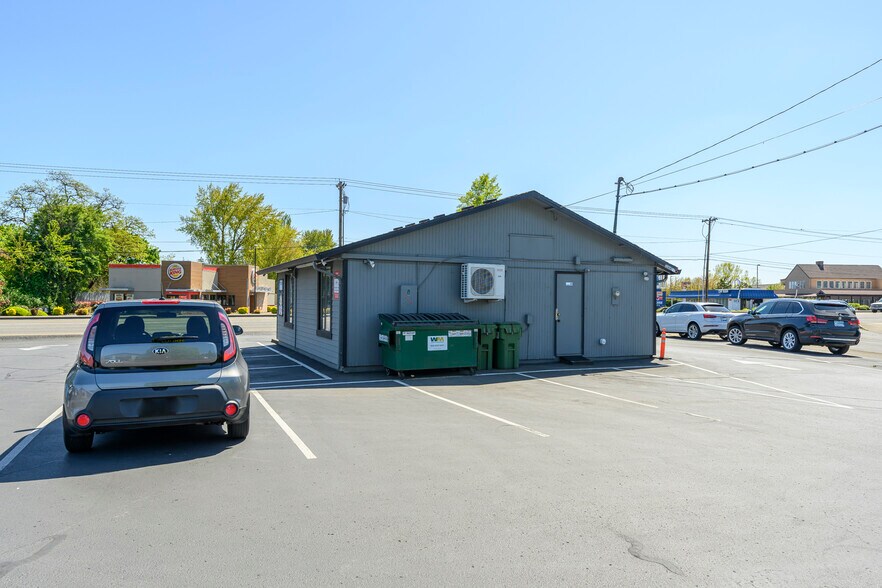 More Photos Of 2911 E Portland Rd, Newberg Office For Sale