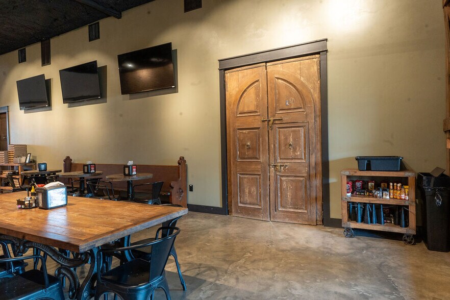 More Photos Of 609 Avenue H, Shallowater Auto Repair For Sale