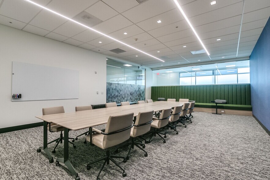 More Photos Of 2055 NW Savier St, Portland Office For Lease