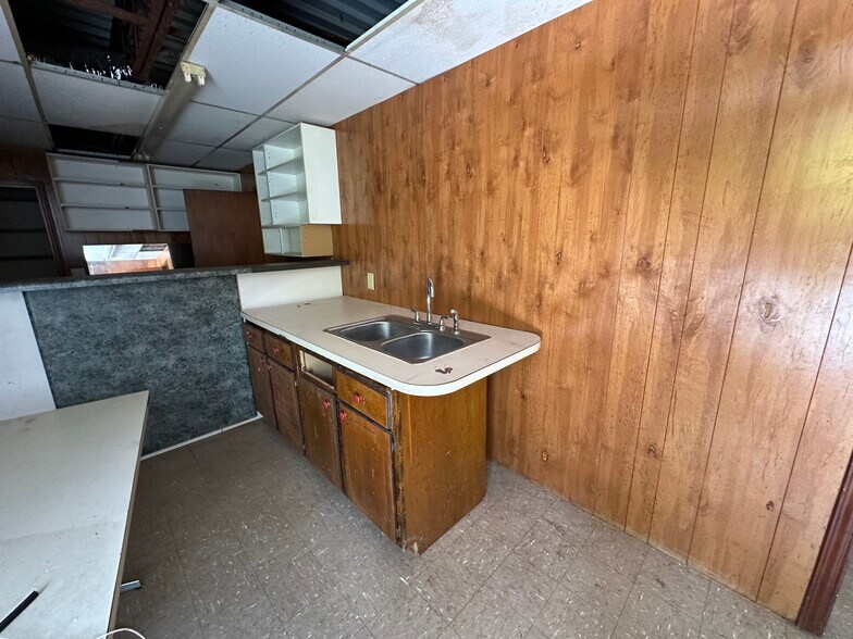 More Photos Of 1111 Miller Ave, Columbia Office Residential For Sale