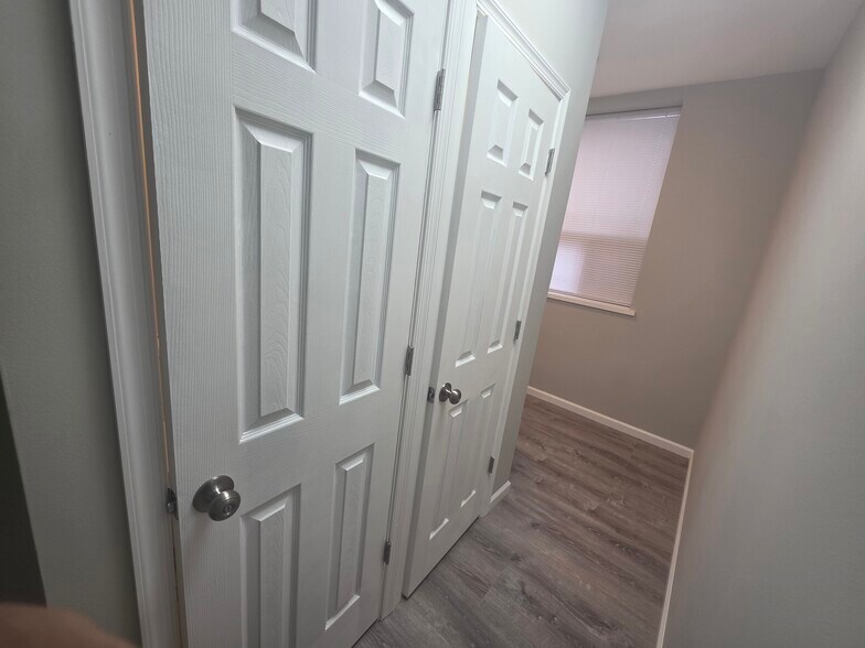 More Photos Of 413-417 Frelinghuysen Ave, Newark Light Distribution For Sale