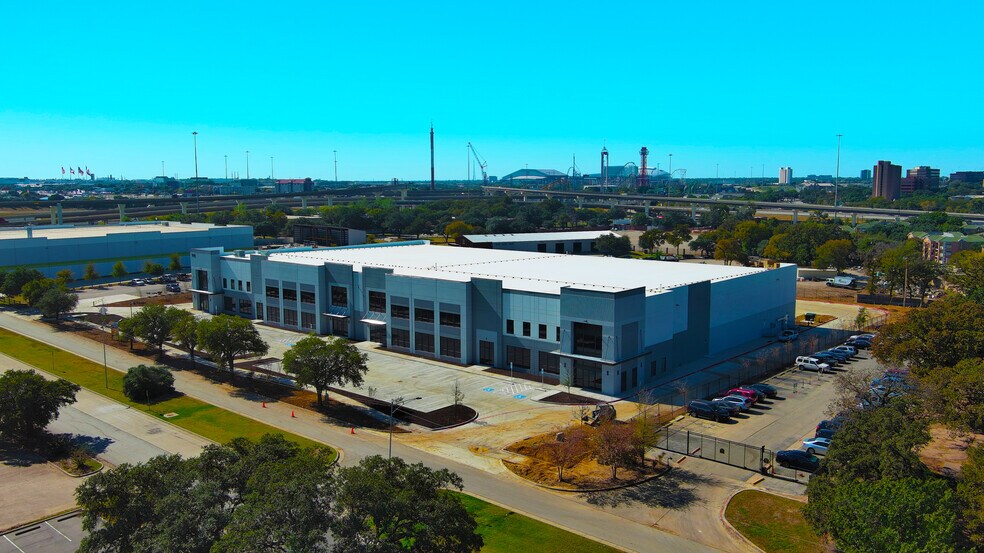 More Photos Of 1145 107th St., Arlington Warehouse For Lease