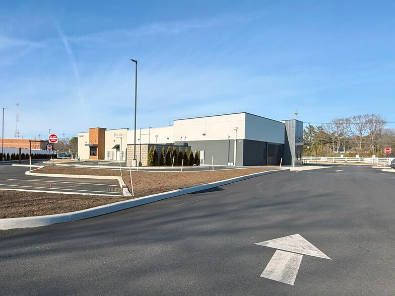 More Photos Of 1900 Veterans Memorial Hwy, Islandia General Retail For Lease