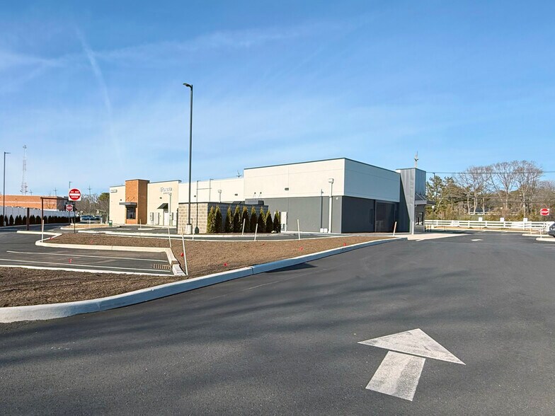 More Photos Of 1900 Veterans Memorial Hwy, Islandia General Retail For Lease