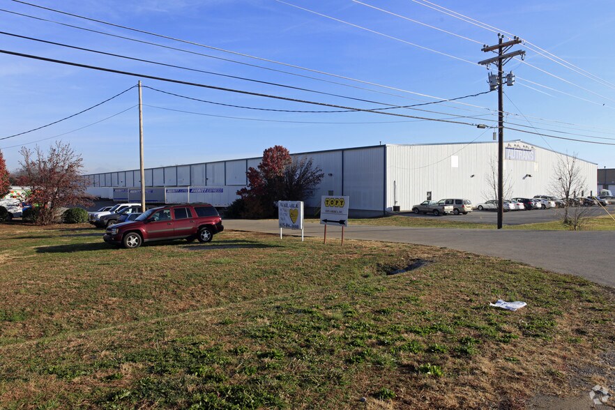 More Photos Of 609 Enon Springs Rd, Smyrna Warehouse For Lease