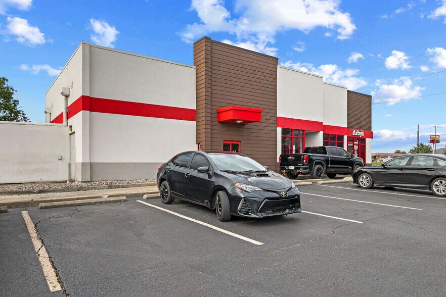 More Photos Of 6007 Gateway Dr, Plainfield Fast Food For Sale