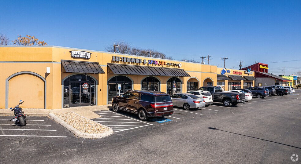 More Photos Of 8015 Bandera Rd, San Antonio Storefront Retail Office For Sale