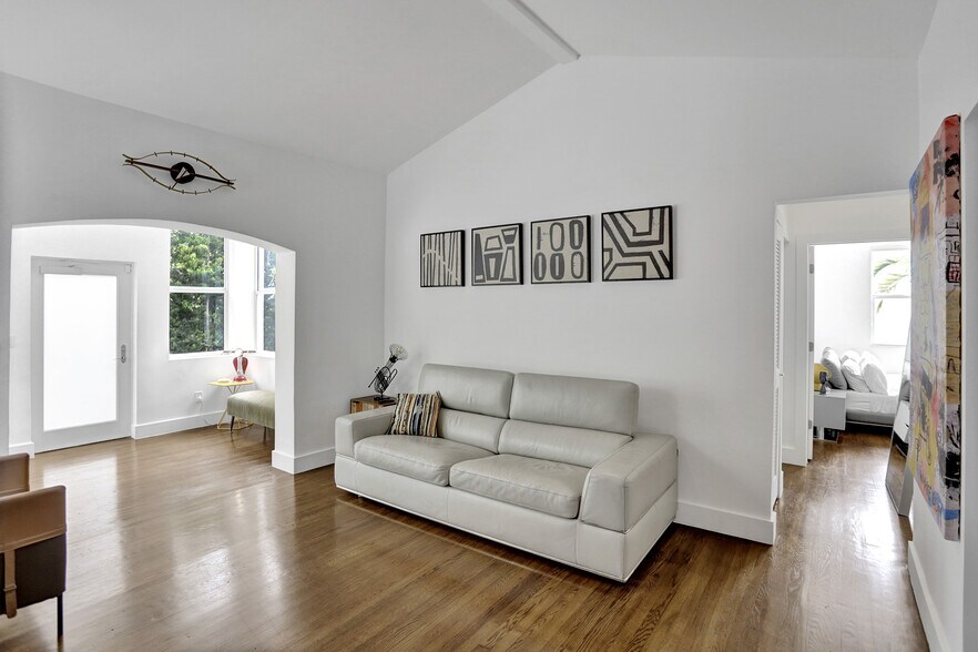 More Photos Of 430 Ne 121st St, Biscayne Park Movie Radio TVStudio For Sale