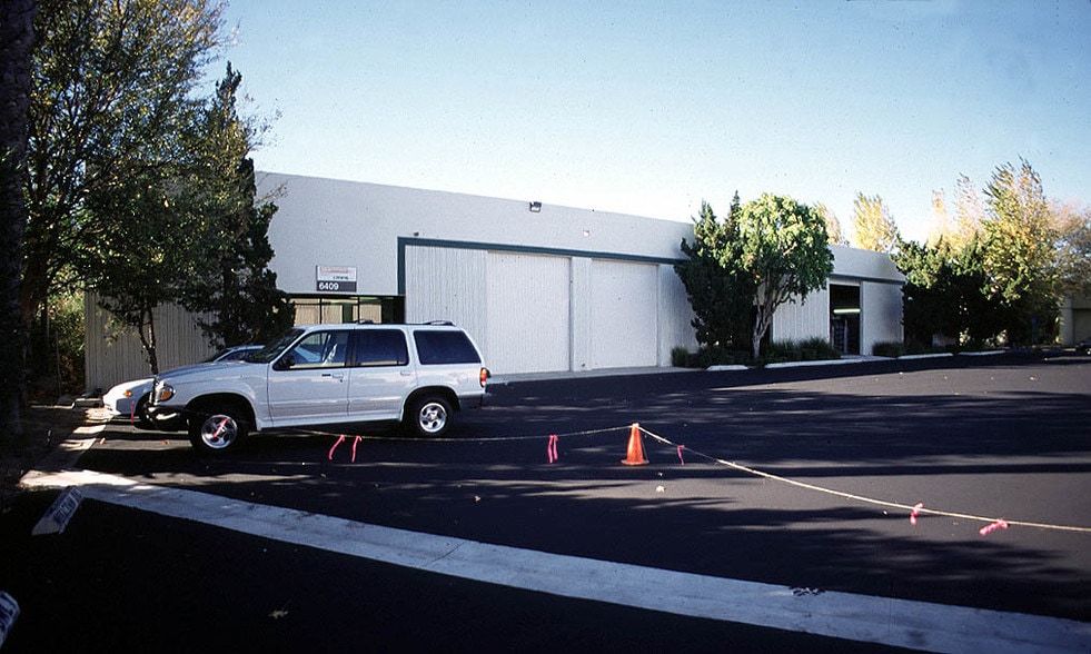 More Photos Of 6400-6405 Independence Ave, Woodland Hills Unknown For Lease