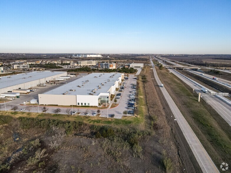 More Photos Of 3813B Helios Way, Pflugerville Distribution For Lease