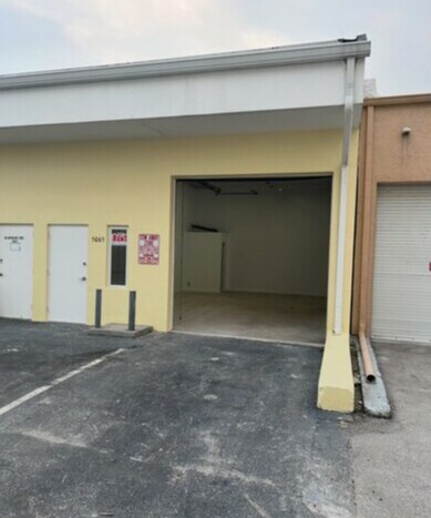 More Photos Of 5063 NE 12th Ter, Oakland Park Warehouse For Lease