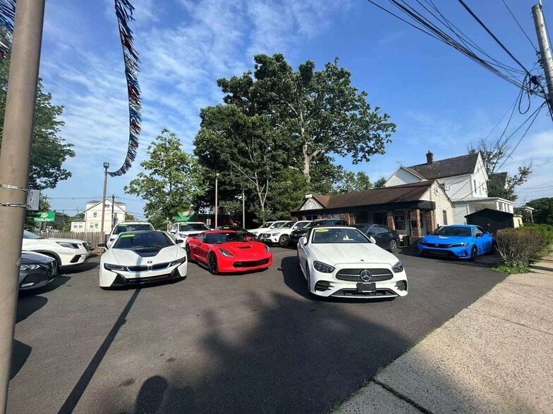 More Photos Of 120 Woodbridge Ave, Highland Park Auto Dealership For Sale