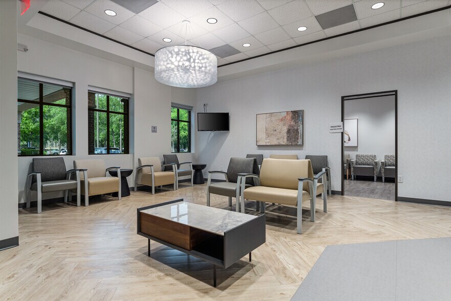 More Photos Of 1330 Kingwood Dr, Kingwood Medical For Lease