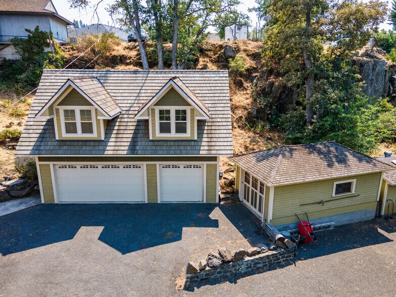 More Photos Of 608 W 6th St, The Dalles Specialty For Sale