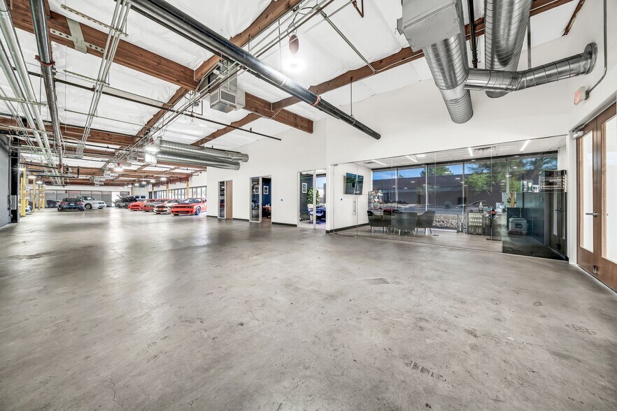 More Photos Of 14505 N Hayden Rd, Scottsdale Light Distribution For Lease