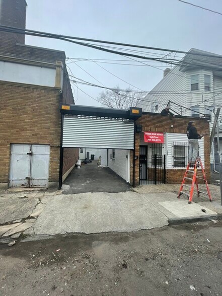 More Photos Of 157 Smith St, Newark Storefront Retail Office For Sale