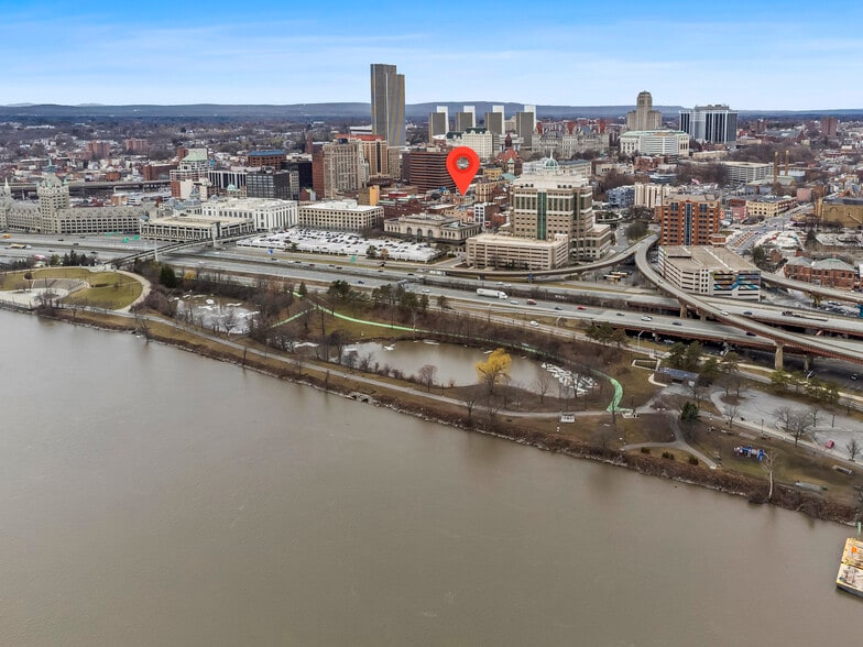 More Photos Of 61 N Pearl St, Albany Apartments For Lease