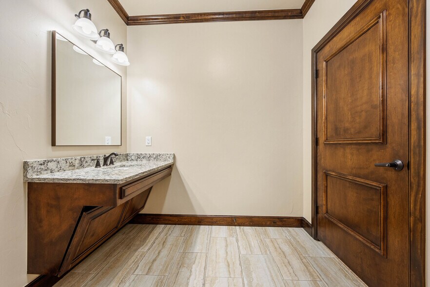 More Photos Of 2616 Covell Village Dr, Edmond Medical For Lease