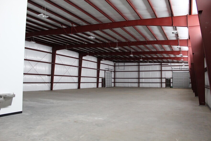 More Photos Of 7587 Sandlapper Pky, North Charleston Distribution For Lease