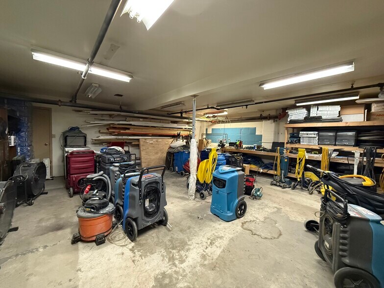 More Photos Of 323 41st Ave NE, Calgary Industrial For Sale