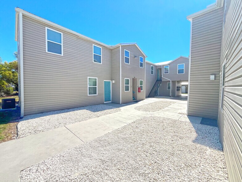 More Photos Of 321 W Ianthe St, Tavares Multifamily For Sale
