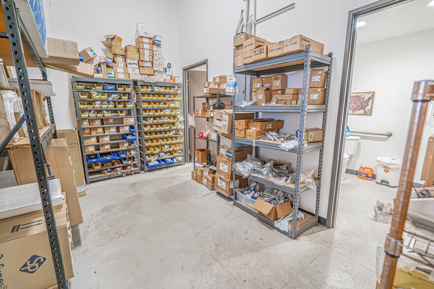 More Photos Of 24316 Main St, Newhall Freestanding For Sale