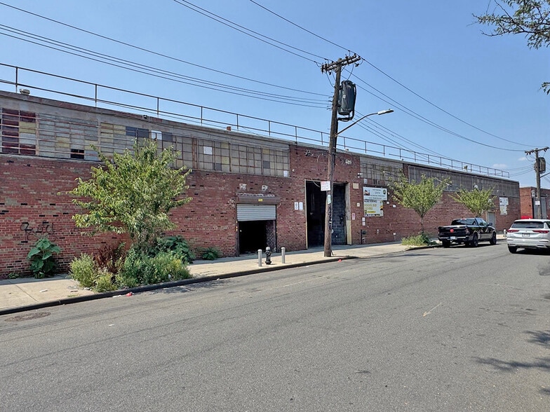 Primary Photo Of 812 Snediker Ave, Brooklyn Warehouse For Lease