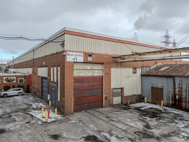 More Photos Of 1632 Burlington St E, Hamilton Manufacturing For Lease