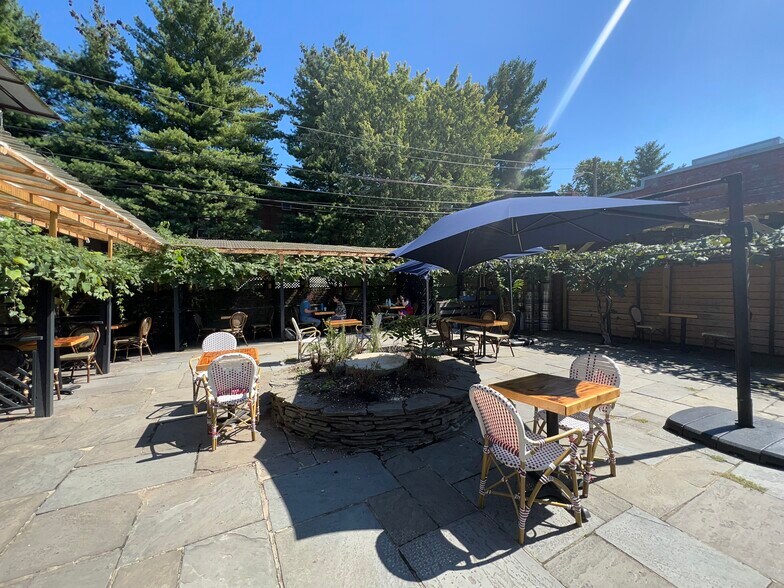 More Photos Of 3415-3419 Connecticut Ave, Washington Restaurant For Lease