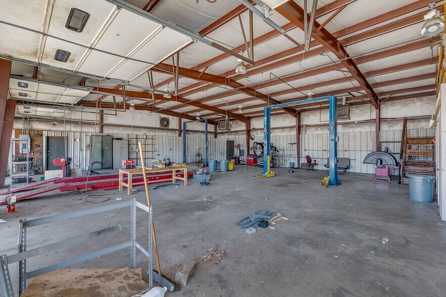 More Photos Of 100 Hillcrest Dr, Laurens General Retail For Lease